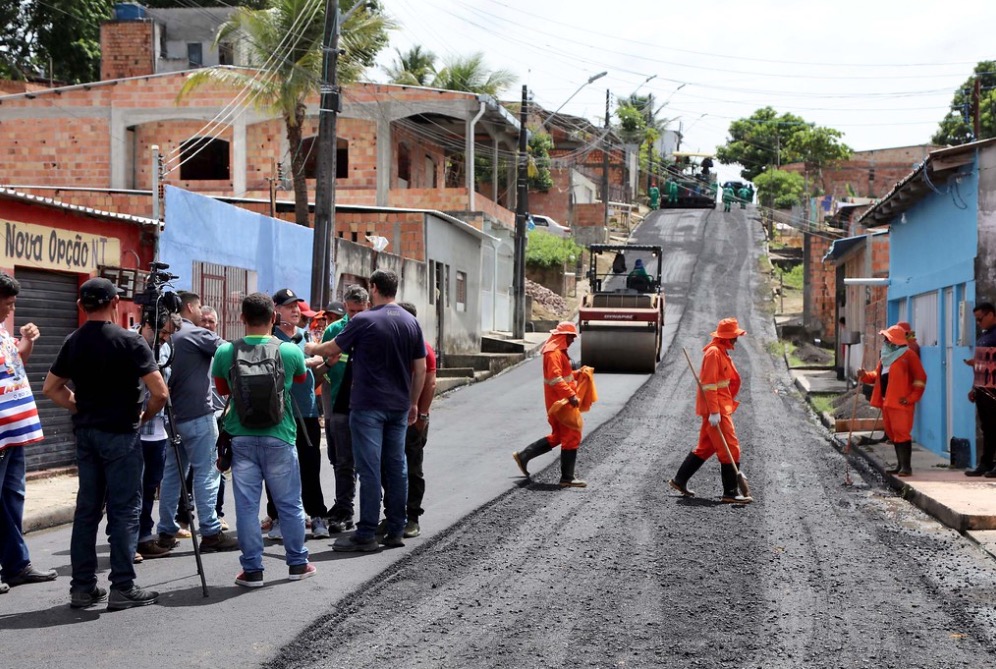 Em Manaus, bairro Tancredo Neves recebe obras de recapeamento de vias 