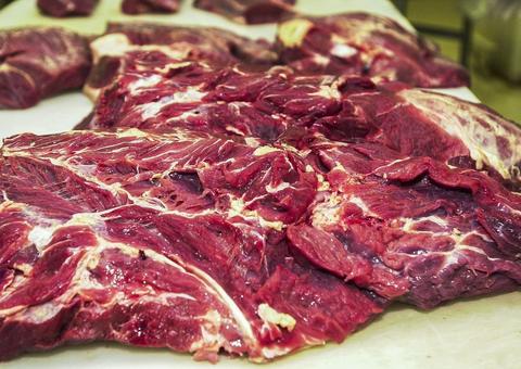 Preço da carne cai para o consumidor, diz Ministério da Agricultura