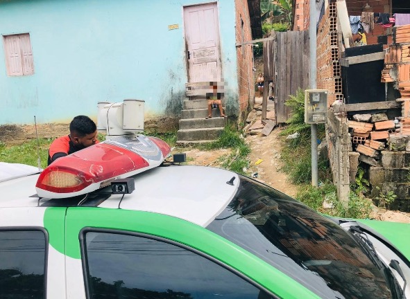 Ajoelhado em banheiro, homem morre com faca cravada na cabeça ao invadir casa em Manaus