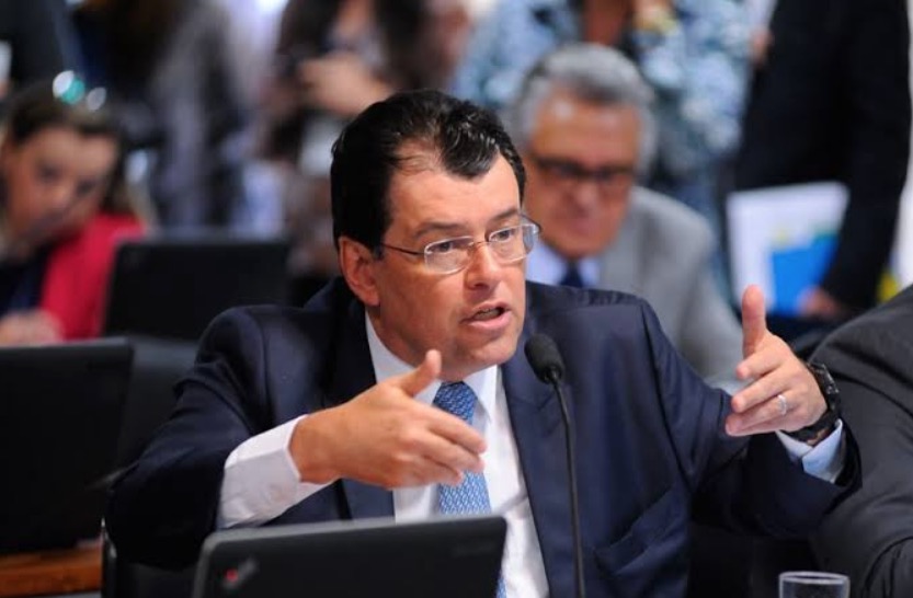 Senador Eduardo Braga reage a ataques da economista Zeina Latif contra a ZFM