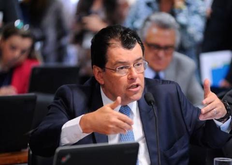 Senador Eduardo Braga reage a ataques da economista Zeina Latif contra a ZFM