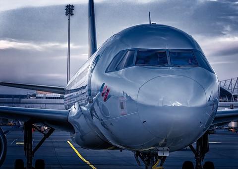 Após ataque em aeroporto, companhias aéreas suspendem voos para Bagdá