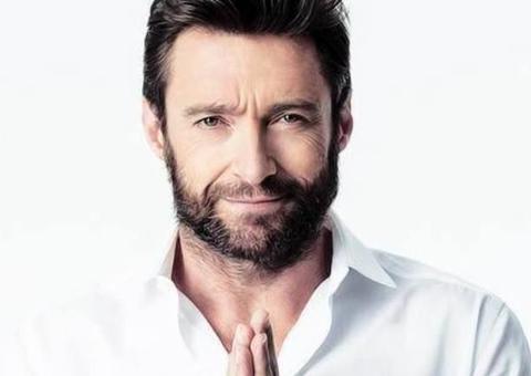 Hugh Jackman presta homenagem a bombeiros e vítimas de incêndios florestais na Austrália