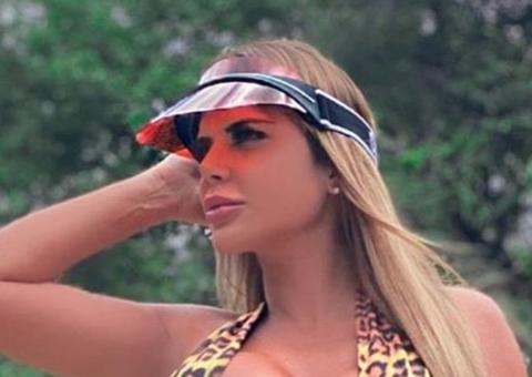 Turbinada, ex-A Fazenda Denise Rocha exibe virilha a bordo de fio-dental frontal