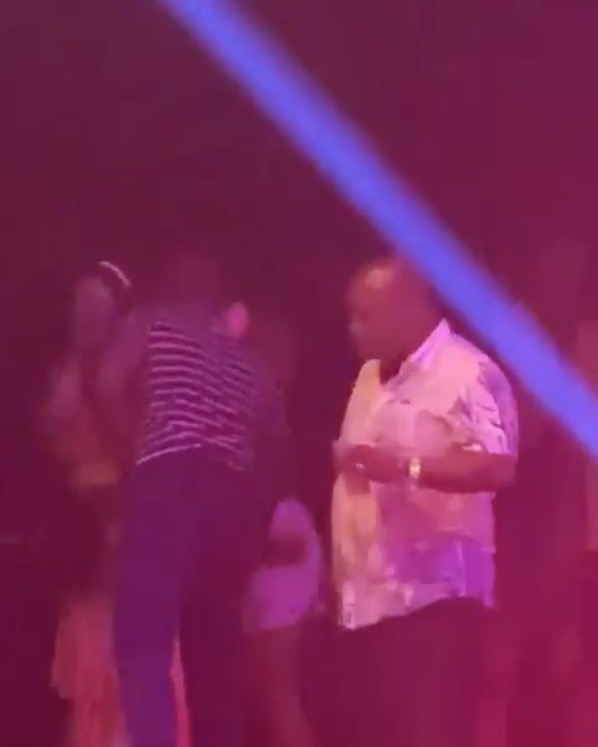 Fernanda Souza volta a aparecer em show do ex-marido, o cantor Thiaguinho