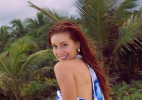Marina Ruy Barbosa coloca bumbum para jogo em maiô fio-dental