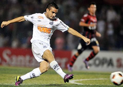 Amazonas FC anuncia contratação de Maikon Leite, ex-Santos e Palmeiras