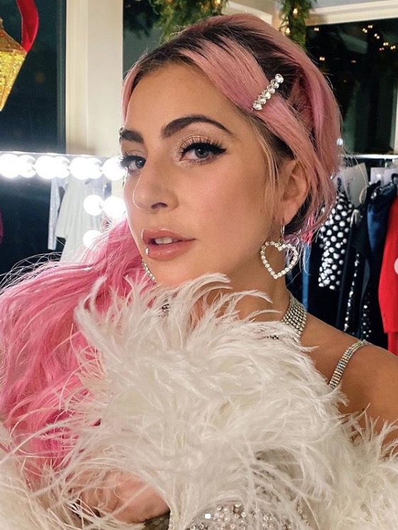 Lady Gaga revela ter dores intensas e trauma desenvolvido após ter sido estuprada