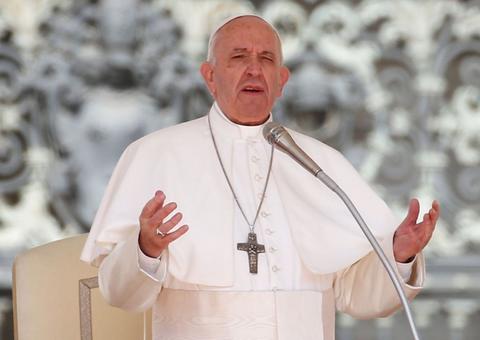 Papa Francisco pede diálogo e autocontrole