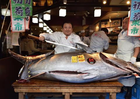 'Rei do atum' paga R$ 7,3 milhões por peixe de 276 kg 