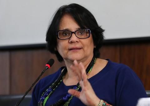 Damares deve lançar programa para que jovens demorem a iniciar a vida sexual