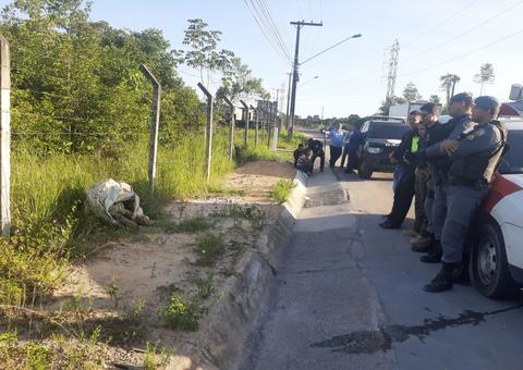 Em menos de 3h, segundo corpo de homem é encontrado dentro de saco em rua de Manaus