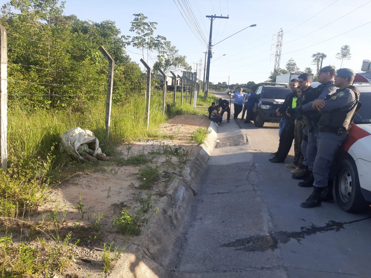Em menos de 3h, segundo corpo de homem é encontrado dentro de saco em rua de Manaus