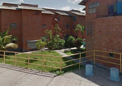 De bicicleta, criminosos tentam assassinar jovem a tiros em conjunto de Manaus