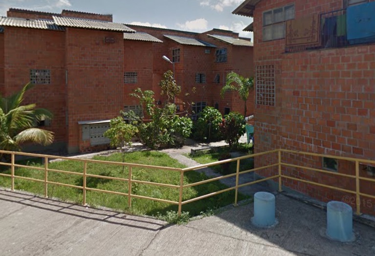 De bicicleta, criminosos tentam assassinar jovem a tiros em conjunto de Manaus