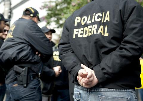 Bolsonaro determina aumento na remuneração de altos cargos da PF