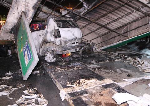 Carro invade posto de combustível e causa explosão no Ceará