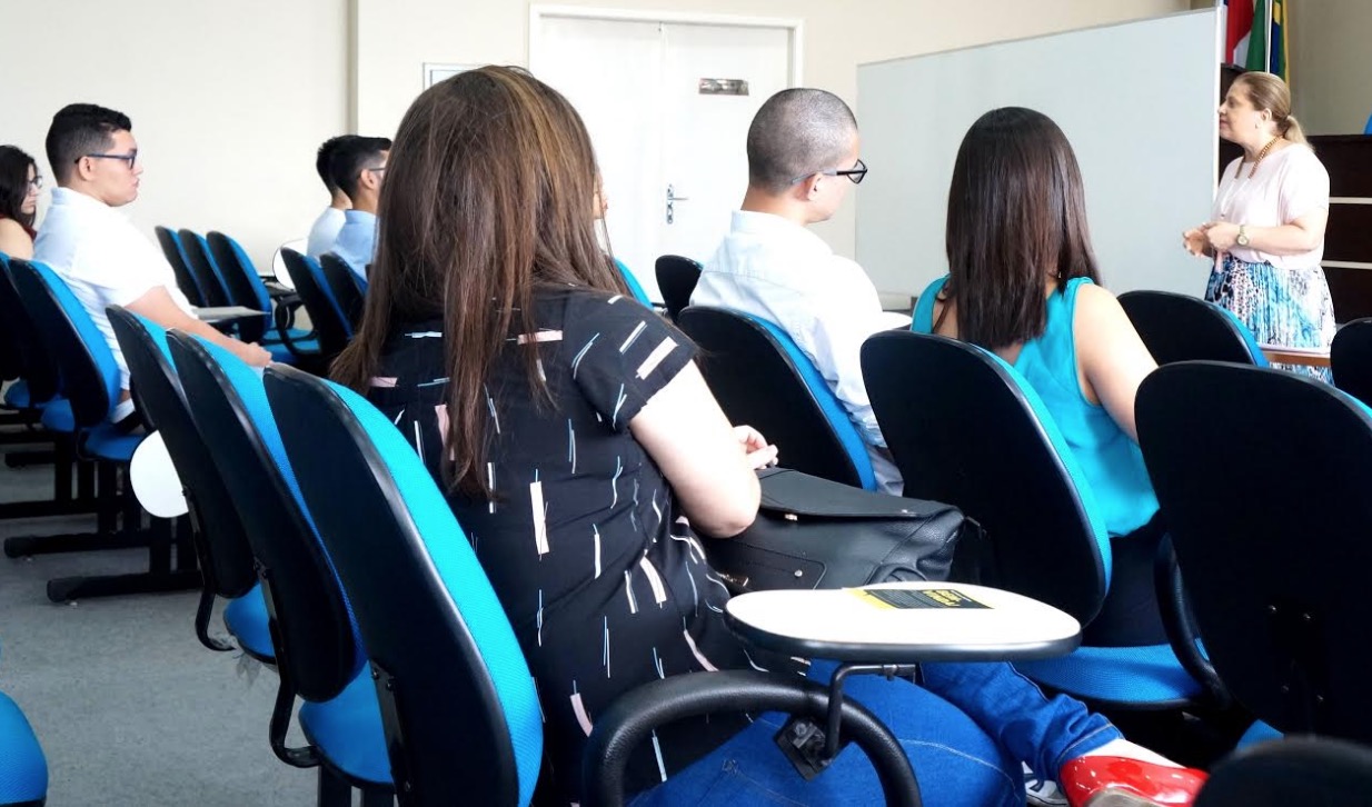 Aprovados em estágio da Procuradoria do Amazonas assumem vagas 