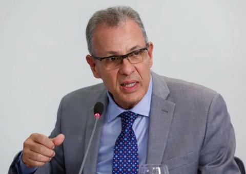 Ministro diz que estuda medidas de compensação para alta do petróleo, mas não diz quais