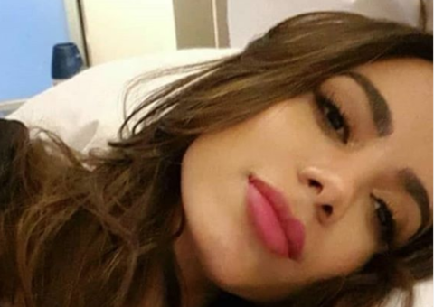 Anitta exibe curvas em look provocante e poses sensuais