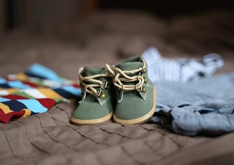 Mãe e padrasto são presos suspeitos de espancar e matar bebê 