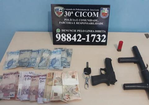 Após perseguição policial, um carro utilizado em roubo é apreendido em Manaus