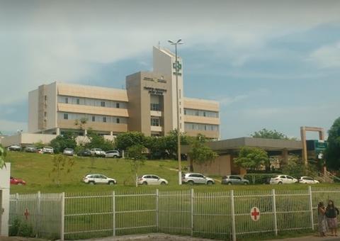 Homem leva três tiros no rosto enquanto caminhava em rua de Manaus