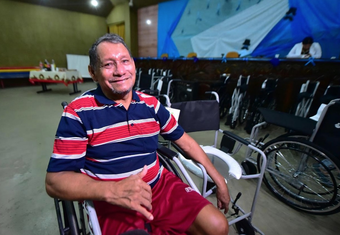 Pacientes de centro de reabilitação no Amazonas recebem cadeiras de rodas e de banho