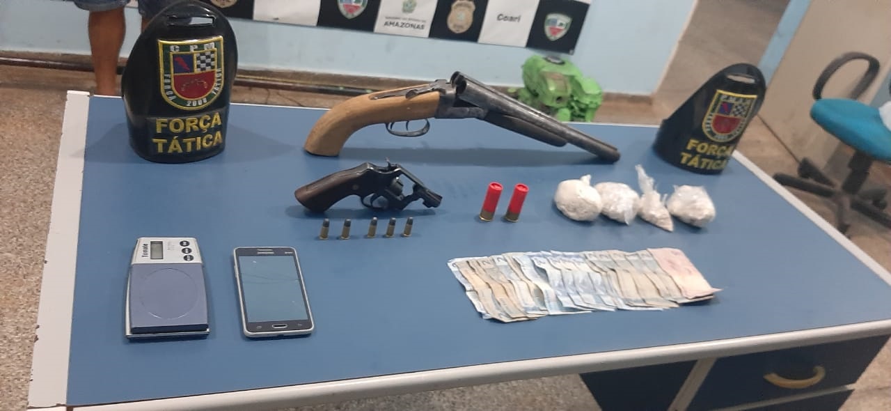 Homem é preso e adolescentes apreendidos com arma e drogas no Amazonas 