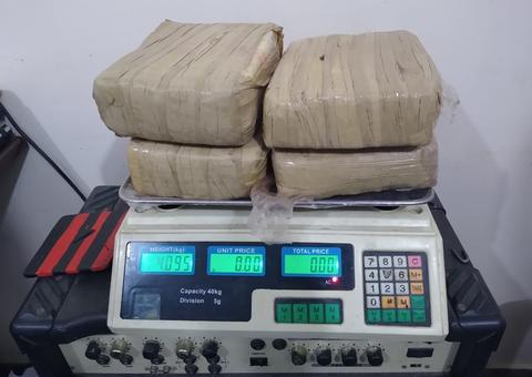 Polícia apreende drogas dentro de mochila em embarcação no Amazonas    