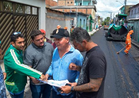 Em Manaus, 35 ruas da comunidade Ouro Verde são recapeadas 