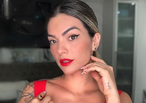 Kelly Key mostra barriga trincada e alerta fãs: 'Não é com pastéis que se conquista'