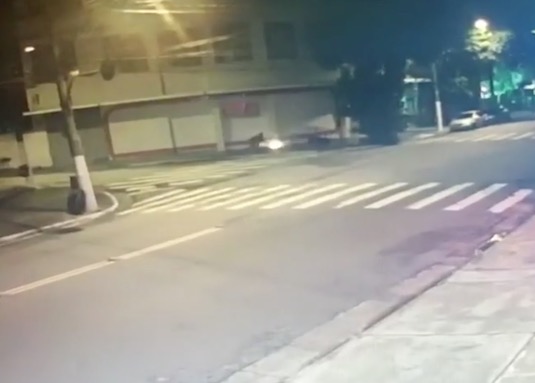 Homem que matou morador de rua queimado é preso após ser reconhecido em câmeras