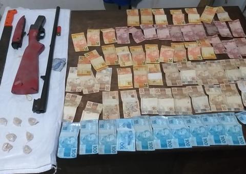 Homem é preso com arma e drogas em embarcação no Amazonas 