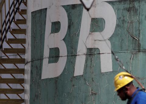 Funcionário morre após ingerir álcool etílico durante transporte de plataforma da Petrobras