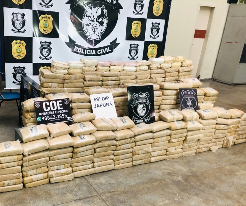 Meia tonelada de drogas é apreendida em área de mata no Amazonas