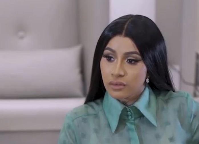 Cardi B diz que vai deixar os EUA após ação de Trump contra Irã e teme Terceira Guerra Mundial