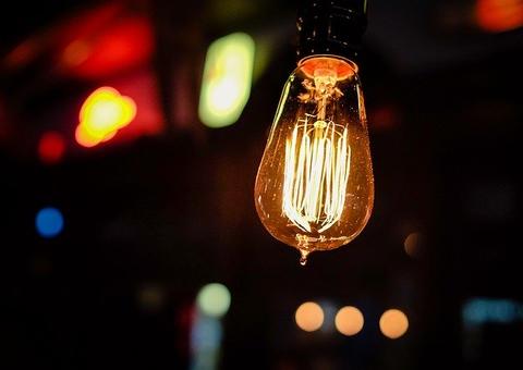 Ao tentar se proteger da chuva, morador de rua morre eletrocutado