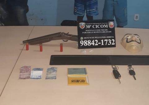 Com arma e máscara, trio é preso a caminho da execução de rivais em Manaus