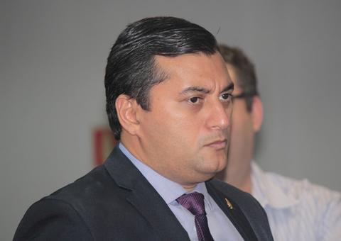 Wilson volta atrás e revoga aumento de 225% nos salários de servidores no Amazonas