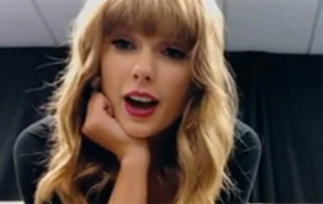 Fã brasileira faz tatuagem dos títulos dos álbuns de Taylor Swift 