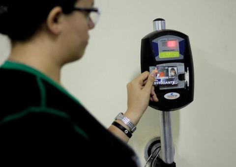 Em Manaus, passageiros são convocados para revalidação do cartão Passa Fácil