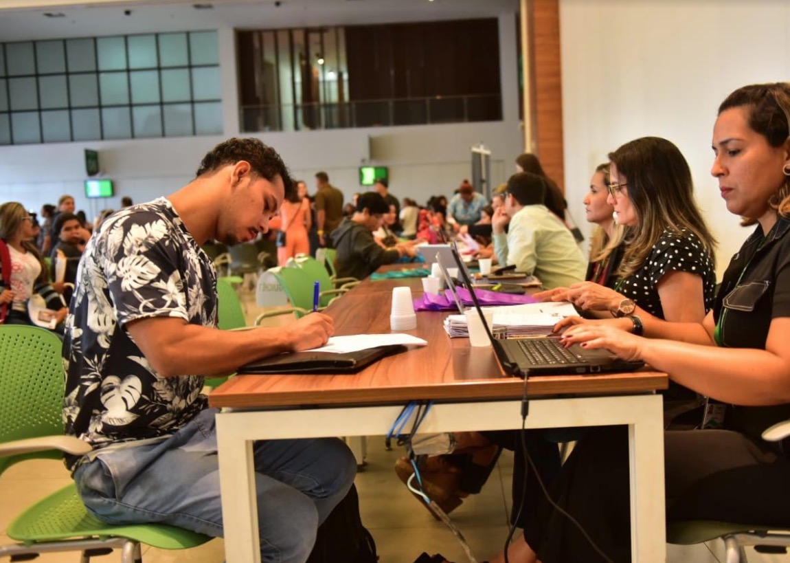 Governo alcança  mais de 1,9 mil terceirizados da saúde contratados de forma direta no Amazonas 