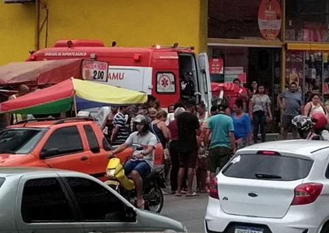 Em Manaus, adolescente fica ferida em acidente entre motocicleta e carro em avenida