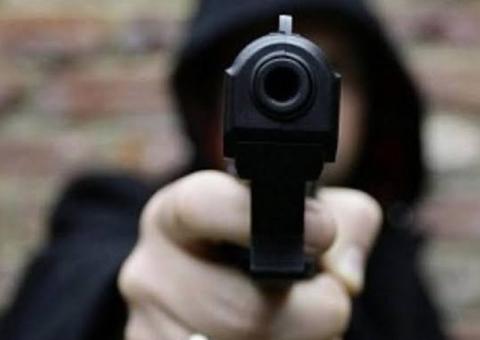 Homem é sequestrado após ter casa invadida por criminosos em condomínio na Ponta Negra