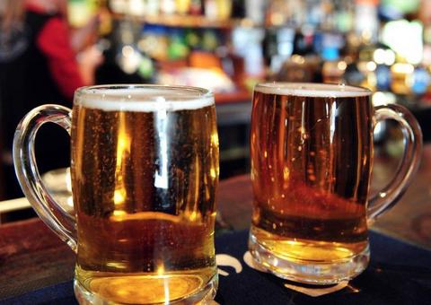 Cerveja pode ser a causa de doença misteriosa que matou uma pessoa em Minas Gerais