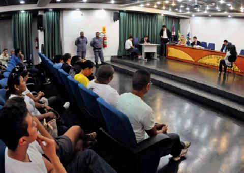 Mulher que encomendou morte de vizinho por invadir terreno vai a júri no Amazonas