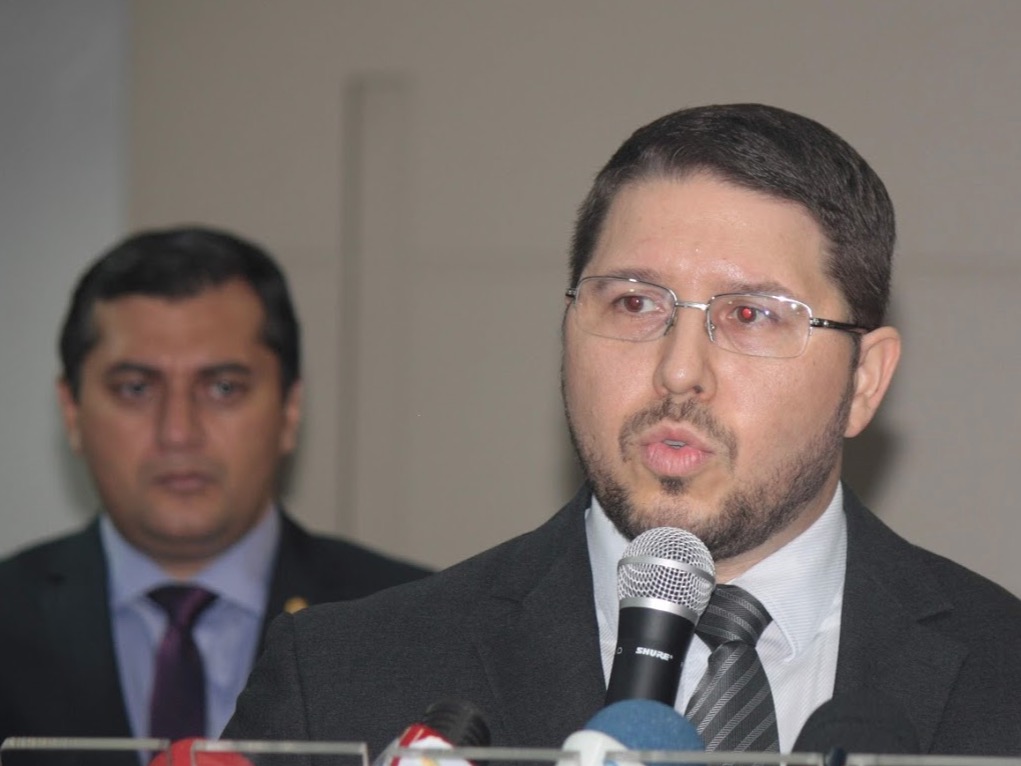 Vice-governador diz que dinheiro pago a servidores após reajuste de 225% não será devolvido