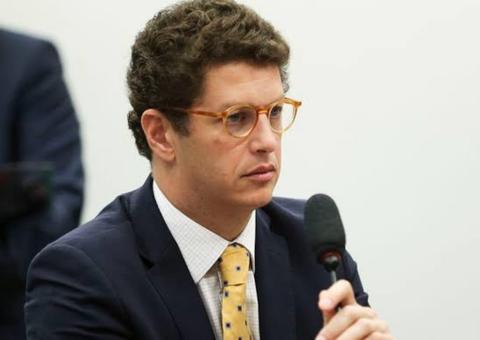 Salles exonera responsável por controle de agrotóxicos do Ibama