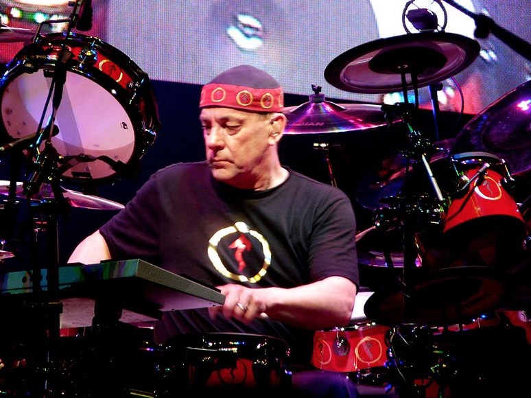 Neil Peart, baterista do Rush, morre aos 67 anos